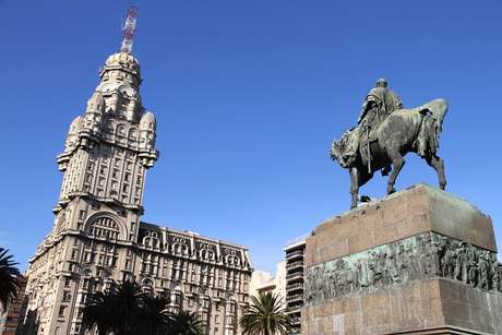 Uruguai: 426.315 visitantes brasileiros em 2011 Uruguai: 426.315 visitantes brasileiros em 2011