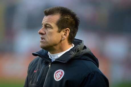 Dunga espera por retornos de Ednei e Josimar ao time titular <p>Dunga espera por retornos de Ednei e Josimar ao time titular</p>