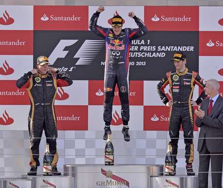 Mesmo com investidas da Red Bull, equipe quer manter Raikkonen ao lado de Grosjean <p>Mesmo com investidas da Red Bull, equipe quer manter Raikkonen ao lado de Grosjean</p>