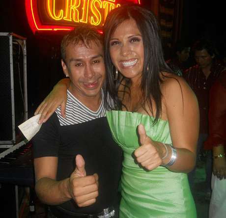 Facebook <p>Alex Quiroga Huambachano junto a Tula Rodríguez</p>