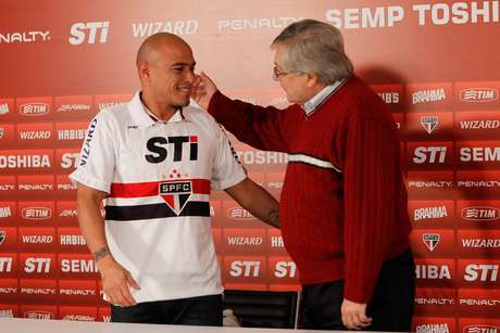 Rodríguez foi apresentado na segunda-feira e já pode ser titular <p>Rodríguez foi apresentado na segunda-feira e já pode ser titular</p>