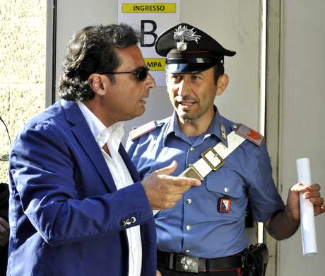 O capitão Francesco Schettino chega em tribunal de Grosseto nesta terça-feira O capitão Francesco Schettino chega em tribunal de Grosseto nesta terça-feira