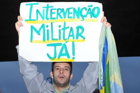Protesto partiu do vão livre do Masp e seguiu pela avenida Paulista Protesto partiu do vão livre do Masp e seguiu pela avenida Paulista