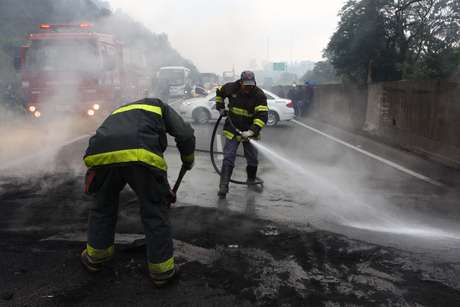 Na rodovia Anhanguera houve bloqueios da pista por manifestantes <p>Na rodovia Anhanguera houve bloqueios da pista por manifestantes</p>
