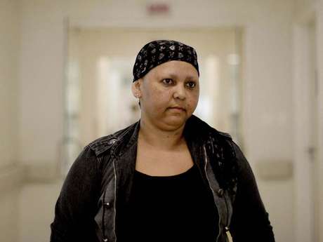 Reginalda Soares dos Santos ainda frequenta o Icesp para tomar vacinas após as sessões de quimioterapia <p>Reginalda Soares dos Santos ainda frequenta o Icesp para tomar vacinas após as sessões de quimioterapia</p>