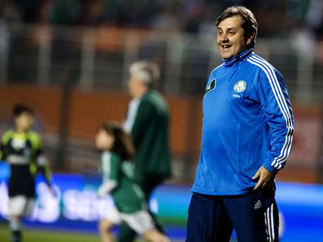 Gilson Kleina quer deixar elenco alviverde mais enxuto para o restante da temporada <p>Gilson Kleina quer deixar elenco alviverde mais enxuto para o restante da temporada</p>
