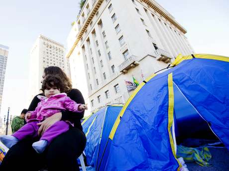 Manifestantes acampam em frente à prefeitura de São Paulo e pedem por moradia <p>Manifestantes acampam em frente à prefeitura de São Paulo e pedem por moradia</p>