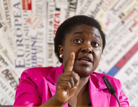 A ministra Cécile Kyenge foi comparada a um orangotango pelo vice-presidente do Senado italiano A ministra Cécile Kyenge foi comparada a um orangotango pelo vice-presidente do Senado italiano