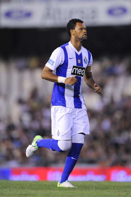 Defensor esteve emprestado ao Napoli e segue na mira de clubes da Europa após retornar ao Porto <p>Defensor esteve emprestado ao Napoli e segue na mira de clubes da Europa após retornar ao Porto</p>