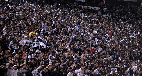Torcida do Olimpia esgotou rapidamente as entradas para a final da Libertadores Torcida do Olimpia esgotou rapidamente as entradas para a final da Libertadores