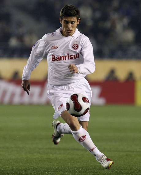 Campeão da Libertadores e do Mundial de 2006 pelo Inter, Alex está de volta ao Beira-Rio <p>Campeão da Libertadores e do Mundial de 2006 pelo Inter, Alex está de volta ao Beira-Rio</p>