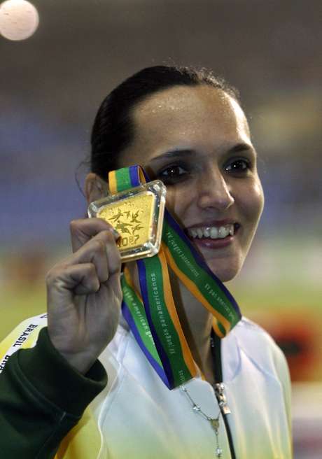 Sabine Heitling foi medalhista de ouro nos Jogos Pan-Americanos do Rio, em 2007, e é a atual recordista sul-americana Sabine Heitling foi medalhista de ouro nos Jogos Pan-Americanos do Rio, em 2007, e é a atual recordista sul-americana