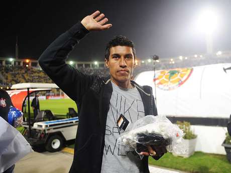 Antes do jogo, volante Paulinho se despediu da torcida do Corinthians; meio-campista reforça o Tottenham no segundo semestre <p>Antes do jogo, volante Paulinho se despediu da torcida do Corinthians; meio-campista reforça o Tottenham no segundo semestre</p>