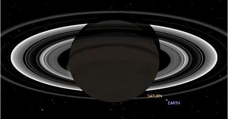 Nasa/JPL-Caltech / Divulgação Simulação mostra como deve ser a vista da Cassini ao fazer o registro da Terra a partir de Saturno