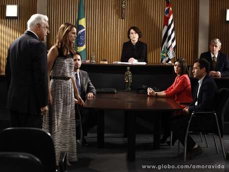 Paloma discute com Bruno no tribunal <p>Paloma discute com Bruno no tribunal</p>