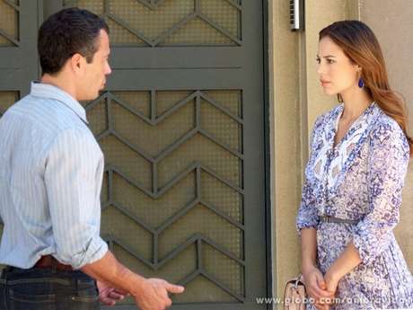 Bruno (Malvino Salvador) conta a Paloma (Paolla Oliveira) que achou Paulinha (Klara Castanho) em uma caçamba de lixo e eles resolvem procurar por Márcia (Elizabeth Savalla) <p>Bruno (Malvino Salvador) conta a Paloma (Paolla Oliveira) que achou Paulinha (Klara Castanho) em uma caçamba de lixo e eles resolvem procurar por Márcia (Elizabeth Savalla)</p>