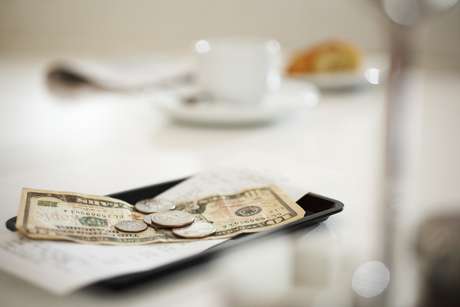 Dar moedas em bares e cafés é melhor opção para gorjetas <p>Dar moedas em bares e cafés é melhor opção para gorjetas</p>