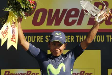 AFP La etapa 20 del Tour de Francia 2013 quedará en la historia del ciclismo colombiano por siempre. Nairo Quintana, además, estará siempre en la memoria de la competencia ciclística más importante del mundo. Su triunfo en la fracción y las camisetas blanca y de pepas por las que subió tres veces al podio son la muestra de su esfuerzo y tenacidad. Además, la posibilidad de que suba al podio en el segundo lugar, algo que nunca un pedalista colombiano había logrado, hace que Quintana pueda legar a ser el deportista más importante del deporte colombiano