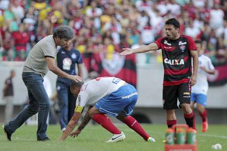 Técnico Caio Júnior se preocupa com a defesa da equipe no duelo no sul do País <p>Técnico Caio Júnior se preocupa com a defesa da equipe no duelo no sul do País</p>