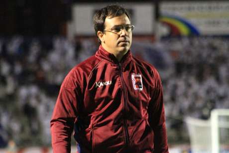 Treinador paranista valorizou o elenco e pediu ajuda financeira para que o Paraná tenha condições de subir à Série A <p>Treinador paranista valorizou o elenco e pediu ajuda financeira para que o Paraná tenha condições de subir à Série A</p>