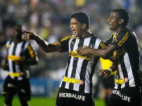 Elias e Renato marcaram os dois gols da partida Elias e Renato marcaram os dois gols da partida