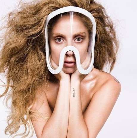 Lady Gaga fez um ensaio para a 'V Magazine' Lady Gaga fez um ensaio para a 'V Magazine'