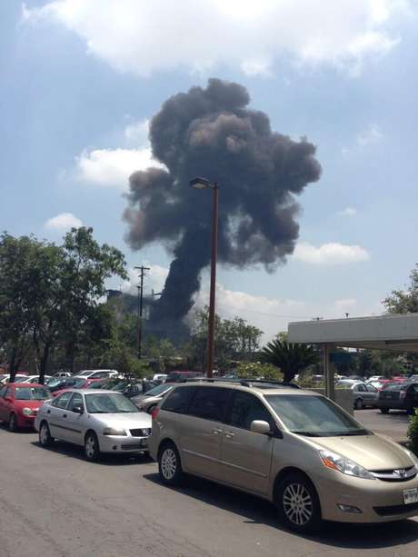 Tomada de Twitter Fuerte explosión se registró en una de las naves de la trasnacional acerera en Monterrey