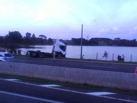 Veículo seguia no sentido interior da rodovia Anhanguera, em Paulínia <p>Veículo seguia no sentido interior da rodovia Anhanguera, em Paulínia</p>