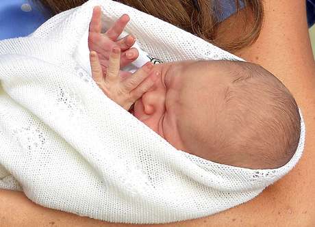 Bebê real é o terceiro na linha de sucessão ao trono britânico Bebê real é o terceiro na linha de sucessão ao trono britânico
