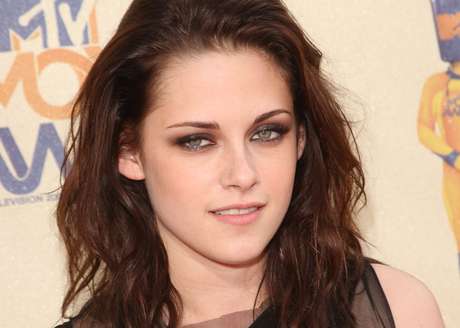 Kristen Stewart começou a carreira aos 9 anos de idade e já estrou filmes que de grande sucesso entre o público jovem <p>Kristen Stewart começou a carreira aos 9 anos de idade e já estrou filmes que de grande sucesso entre o público jovem</p>