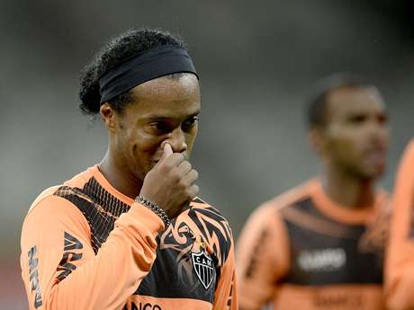 Dono de Copa do Mundo e Liga dos Campeões, Ronaldinho tenta sua Libertadores <p>Dono de Copa do Mundo e Liga dos Campeões, Ronaldinho tenta sua Libertadores</p>