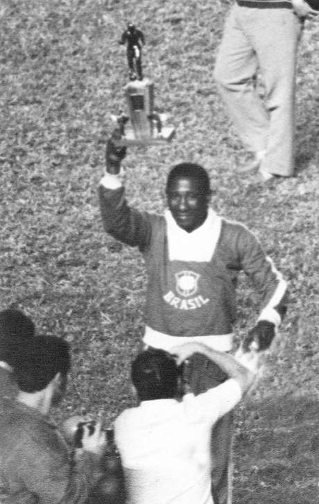 Djalma Santos foi eleito o melhor lateral nas duas Copas em que saiu campeão pela Seleção <p>Djalma Santos foi eleito o melhor lateral nas duas Copas em que saiu campeão pela Seleção</p>