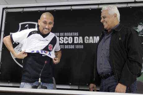 Guiñazu, 35 anos, reforçará o meio de campo do Vasco no Brasileiro <p>Guiñazu, 35 anos, reforçará o meio de campo do Vasco no Brasileiro</p>