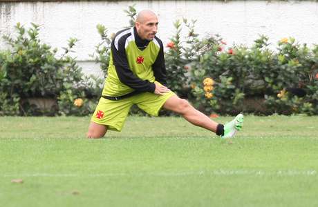 Guiñazu treinou pela primeira vez com o elenco do Vasco <p>Guiñazu treinou pela primeira vez com o elenco do Vasco</p>