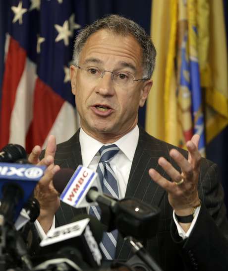 Fiscal federal de Nova Jersey Paul Fishman anuncia acusação Fiscal federal de Nova Jersey Paul Fishman anuncia acusação