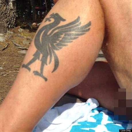 Ohly acabou mostrando de mais ao postar a foto de sua nova tatuagem na rede social Ohly acabou mostrando de mais ao postar a foto de sua nova tatuagem na rede social