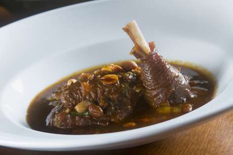 Frango caipira ensopado com amendoim <p>Frango caipira ensopado com amendoim </p>