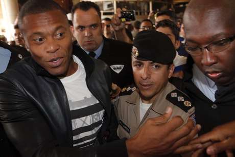 Júlio Baptista foi recebido com festa em Belo Horizonte Júlio Baptista foi recebido com festa em Belo Horizonte