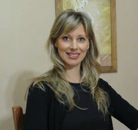 Conforme Laura Oros, é comprovado cientificamente que essas emoções aumentam a flexibilidade cognitiva, a atenção e a concentração, facilitando a resolução inovadora e criativa de problemas e aumentando a capacidade de organizar ideias Conforme Laura Oros, é comprovado cientificamente que essas emoções aumentam a flexibilidade cognitiva, a atenção e a concentração, facilitando a resolução inovadora e criativa de problemas e aumentando a capacidade de organizar ideias