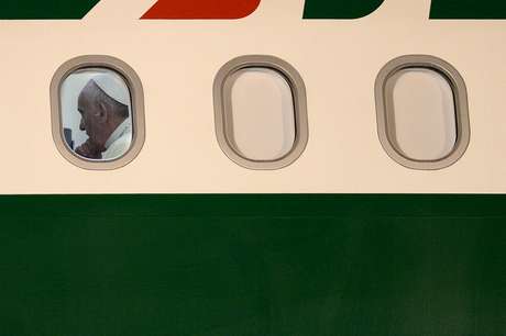 O avião com o Papa Francisco partiu às 19h45 deste domingo da Base Aérea do Galeão com destino a Roma <p>O avião com o Papa Francisco partiu às 19h45 deste domingo da Base Aérea do Galeão com destino a Roma</p>