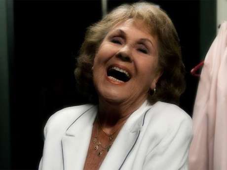 Cantora sorri em foto postada em rede social; ela foi uma das grandes vozes do jazz europeu Cantora sorri em foto postada em rede social; ela foi uma das grandes vozes do jazz europeu