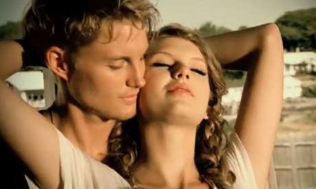 Na foto, Taylor e Toby Hemingway <p>Na foto, Taylor e Toby Hemingway</p>