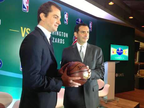 Amon (esq) é um dos responsáveis diretos por levar jogo da NBA ao Rio de Janeiro <p>Amon (esq) é um dos responsáveis diretos por levar jogo da NBA ao Rio de Janeiro</p>