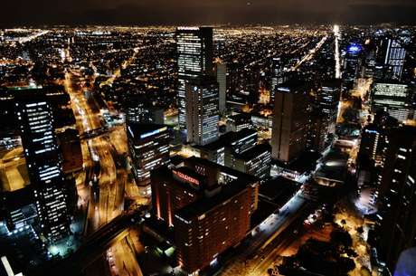 Vista do topo da Torre Colpatria, edifício mais alto da Colômbia e um dos maiores da América do Sul Vista do topo da Torre Colpatria, edifício mais alto da Colômbia e um dos maiores da América do Sul