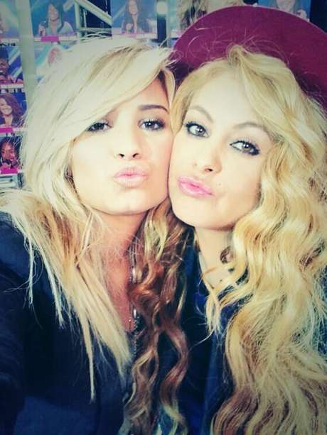 Twitter/@paurubio Paulina Rubio llama hermana pequeña a Demi Lovato.