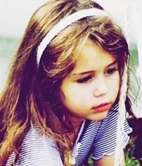 Miley Cyrus começou sua carreira como estrela-mirim da Disney e se transformou em cantora pop envolvida em polêmicas com drogas, fotos na internet e brigas públicas com paparazzi Miley Cyrus começou sua carreira como estrela-mirim da Disney e se transformou em cantora pop envolvida em polêmicas com drogas, fotos na internet e brigas públicas com paparazzi
