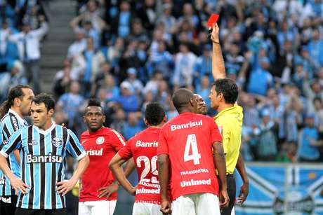 Gre-Nal foi marcado por expulsões <p>Gre-Nal foi marcado por expulsões</p>