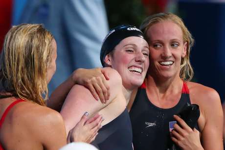 Missy Franklin (centro) se tornou a primeira mulher a conquistar seis ouros em um mesmo Mundial <p>Missy Franklin (centro) se tornou a primeira mulher a conquistar seis ouros em um mesmo Mundial</p>