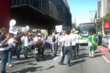 Manifestantes bloquearam a avenida Paulista nos dois sentidos Manifestantes bloquearam a avenida Paulista nos dois sentidos