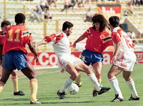 AFP en español La camiseta roja del Mundial 1990 es una de las más queridas por los colombianos.